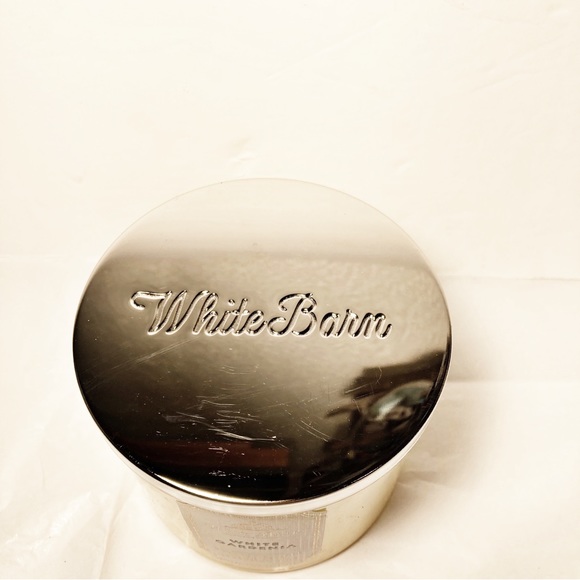 BBW White Barn Retired White Gardenia 3 Wick Candle Essential Oil NEW - Picture 4 of 5